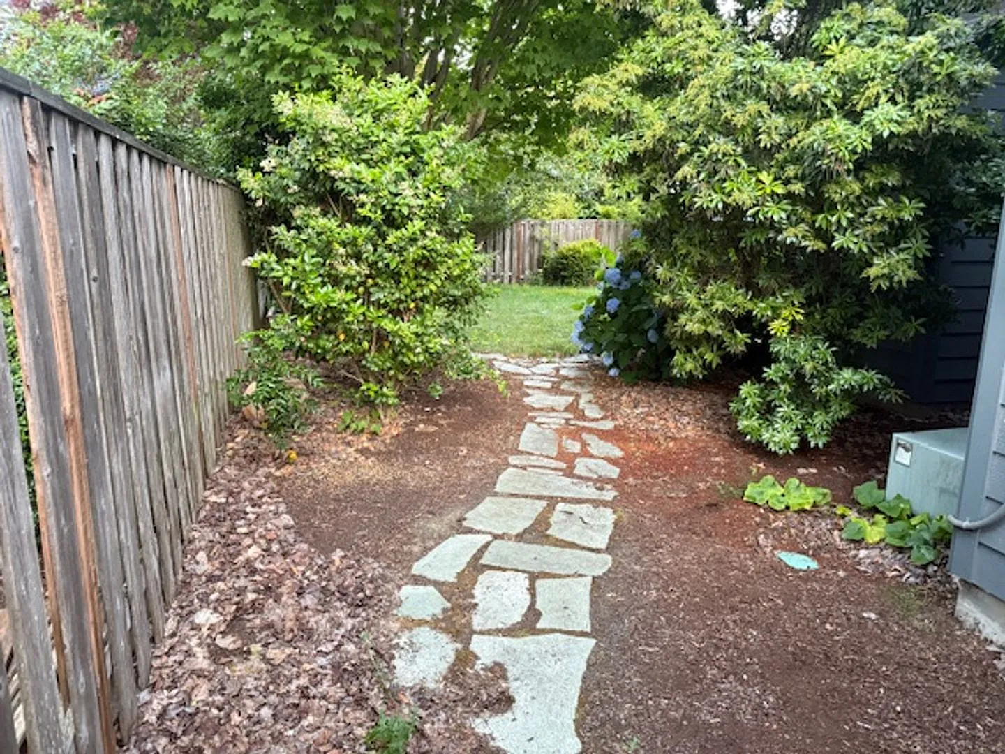 Quiet Neighborhood 4 bed + Office 2.5 Bath — Photo 2