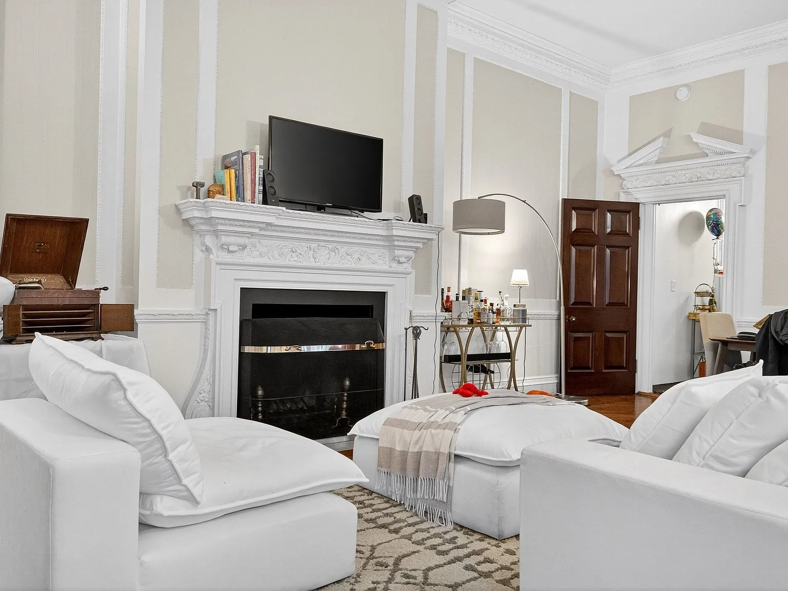 1 bed, 1.0 bath, 1474 sqft, $5,000 — Photo 2