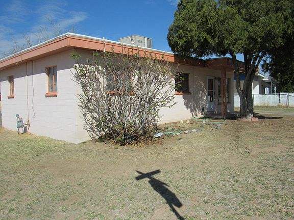 2nd image of 1208 Dale Ln
