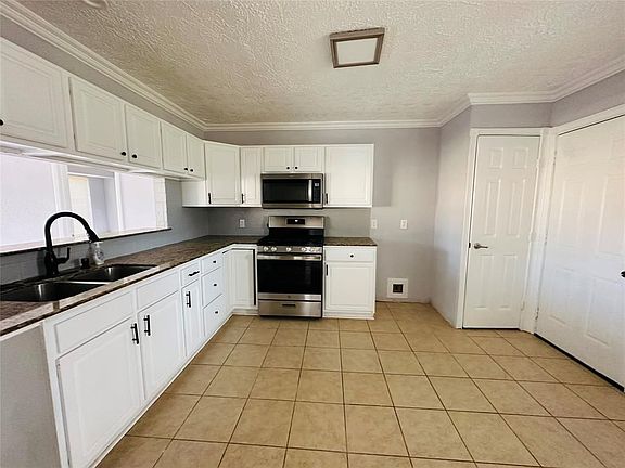 3rd image of 10823 Mesquite Dr