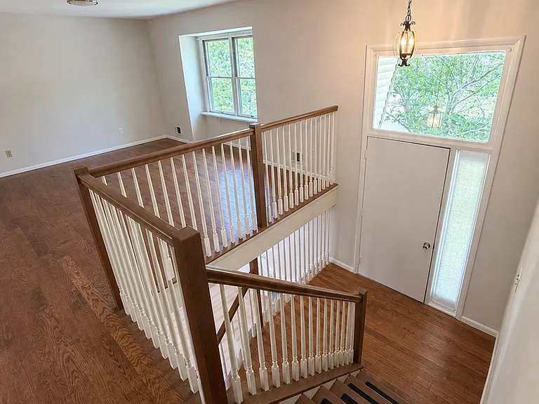 10 Cambridge Dr — Photo 5