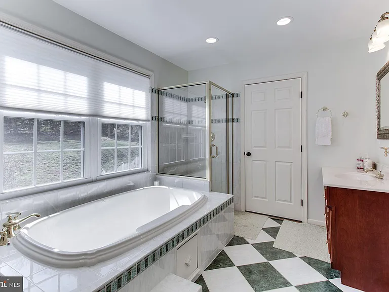 7510 Shadywood Rd — Photo 24