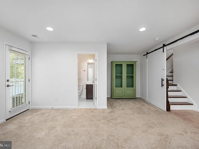 1319 Gilmore St — Photo 24