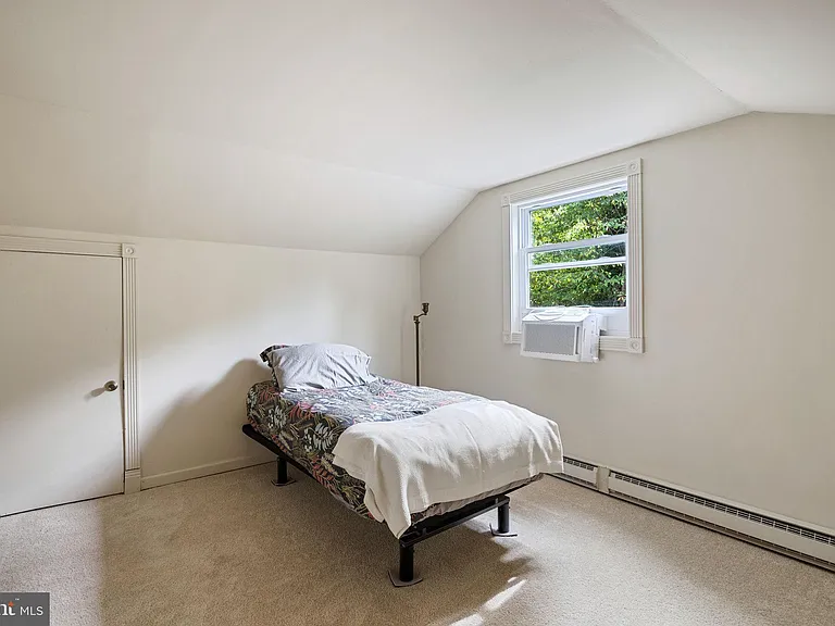 601 Cathcart Rd — Photo 19