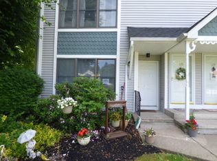 92 Heritage Ln #201, Hamburg, NJ 07419