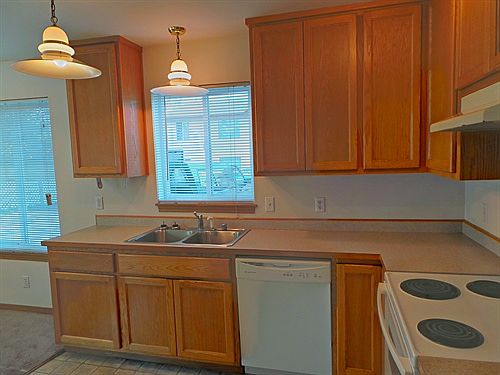2nd image of 931 SE Ely St APT B201