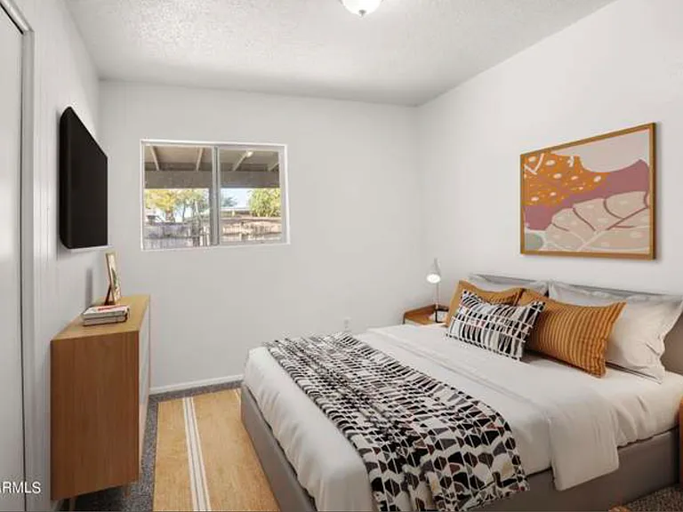 6228 W Cheery Lynn Rd — Photo 3
