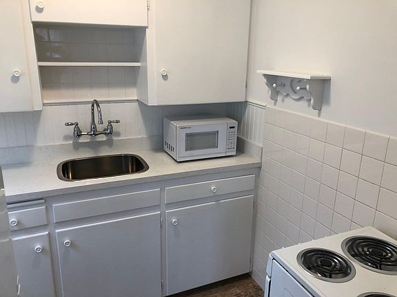3rd image of 305 N Citrus Ave
