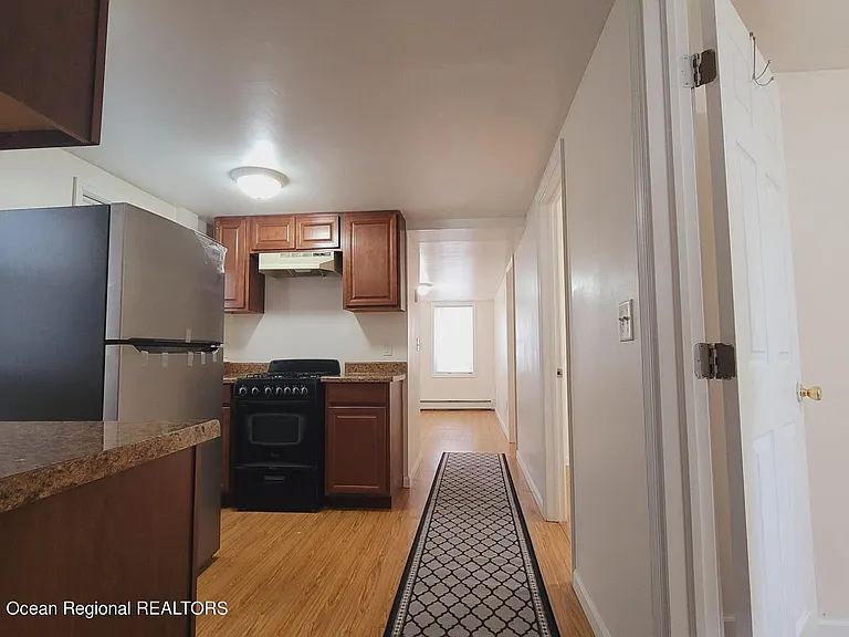 218 Porter Ave #B — Photo 6