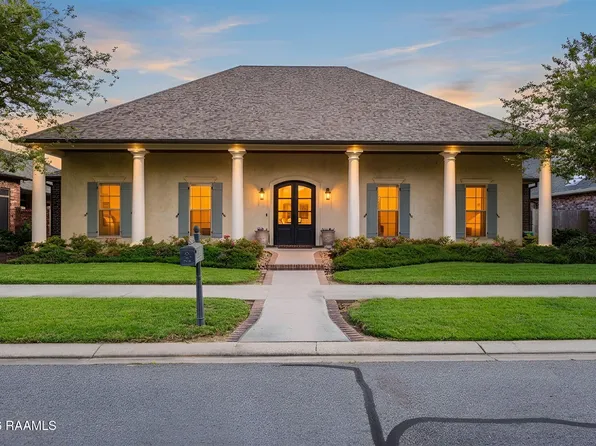 215 S Montauban Dr, Lafayette, LA 70507
