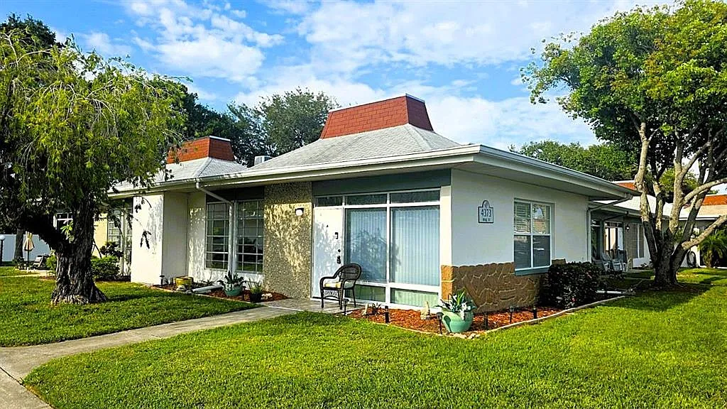 2 bed, 1.0 bath, 825 sqft, $1,400 — Photo 1