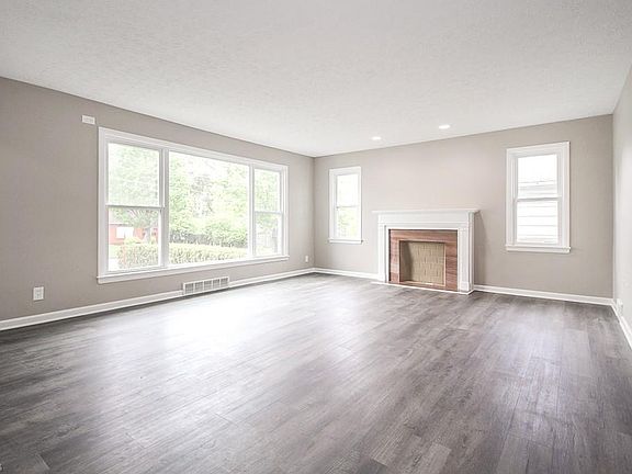 3rd image of 5981 Maplecliff Dr