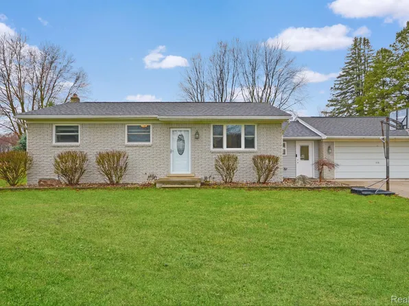 67667 Place Rd, Lenox, MI 48050