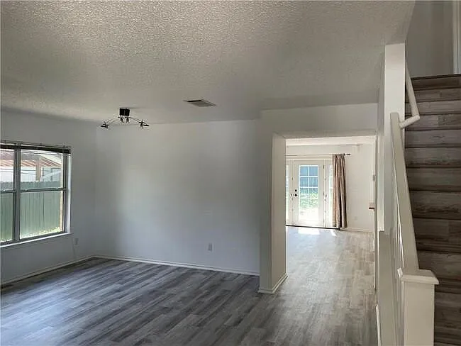 713 Catumet Dr — Photo 4