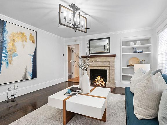 3rd image of 914 Capuchino Ave