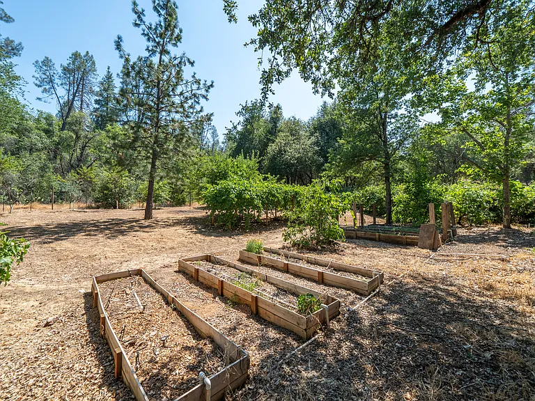 17659 Melwood Ln — Photo 61