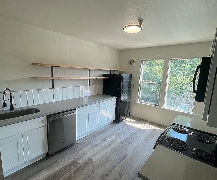 2nd image of 2602 6th Ave Unit 4