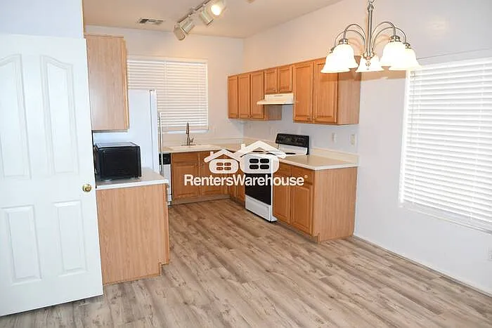 15338 W Banff Ln — Photo 8