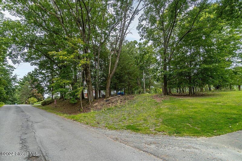 3rd image of 45 East Road