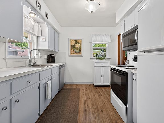 5th image of 1903 Langley Ave