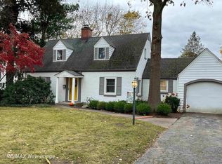 906 E Park Dr, Midland, MI 48640