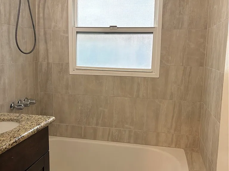 723 E 3rd St #11 — Photo 9