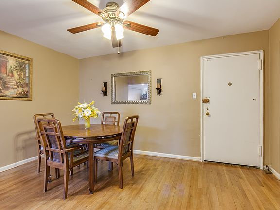 Dining Area/Huge Foyer!