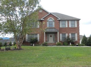2716 Fountain Ln, Vinton, VA