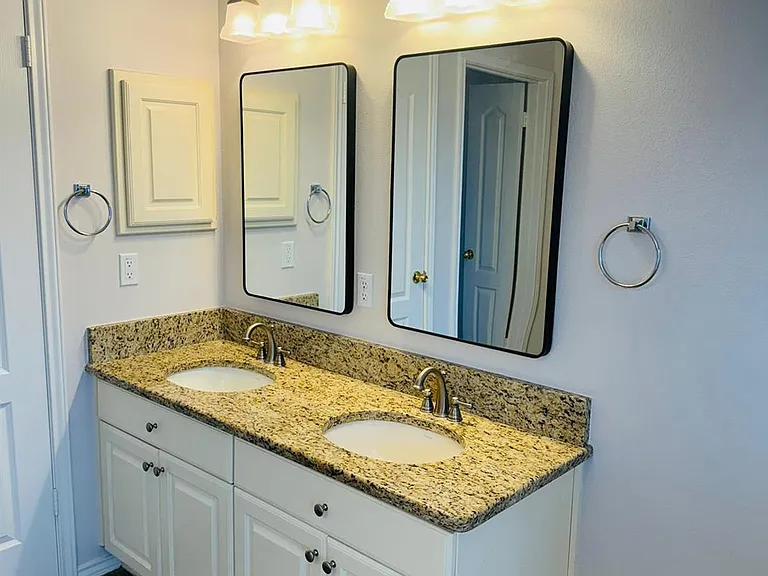 2620 Century Park Blvd — Photo 5
