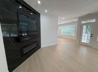 663 Saint Andrews Pl, Englishtown, NJ 07726