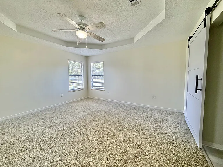 437 S Shore Dr — Photo 10