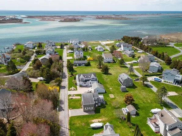 229 Pond Shore Dr, Charlestown, RI 02813