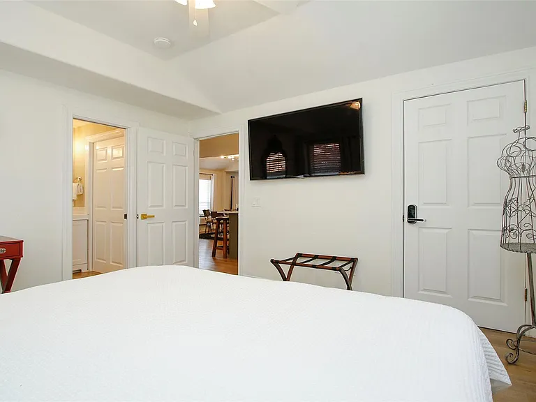 1518 Sabine St — Photo 27