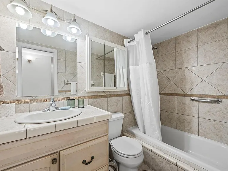 1000 SE 15th St #103 — Photo 8