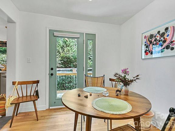 3rd image of 349 Country Club Rd APT 4