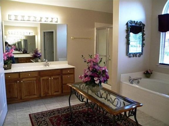 Deluxe master bath