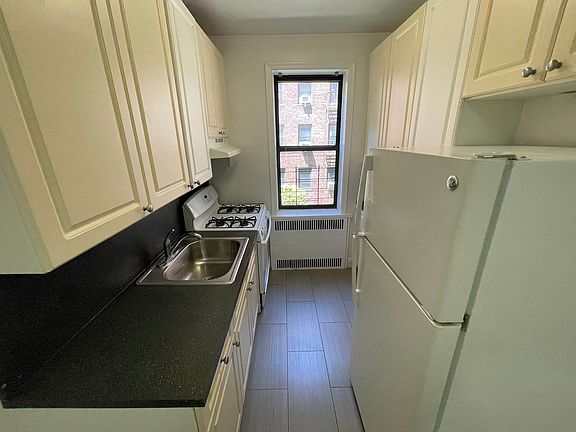 3rd image of 5301 32nd Ave #3