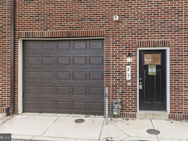25 S Bethel St — Photo 52