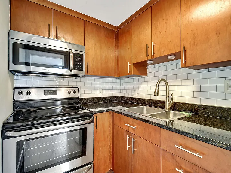 15 S Golfview Rd #204 — Photo 11