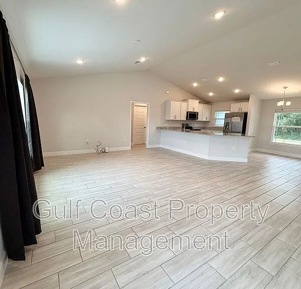 4865 Manila Ave — Photo 10
