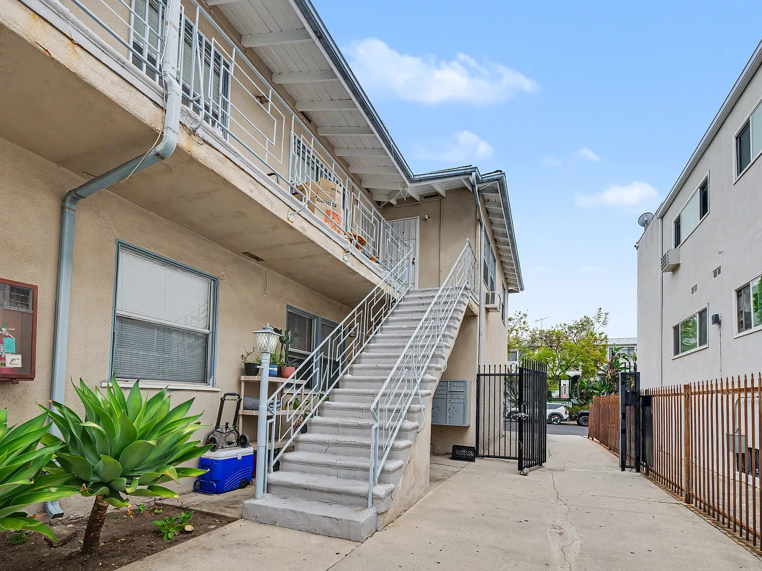 2 bed, 810 sqft, $2,500 — Photo 3