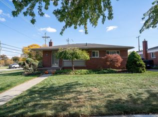 2209 Churchill Ave, Trenton, MI 48183