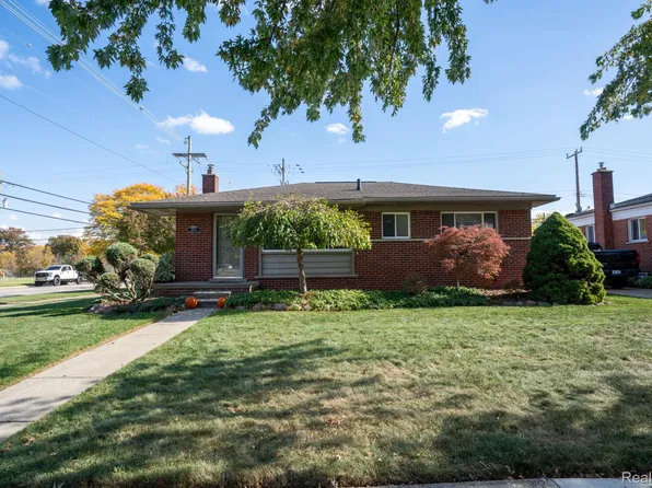 2209 Churchill Ave, Trenton, MI 48183