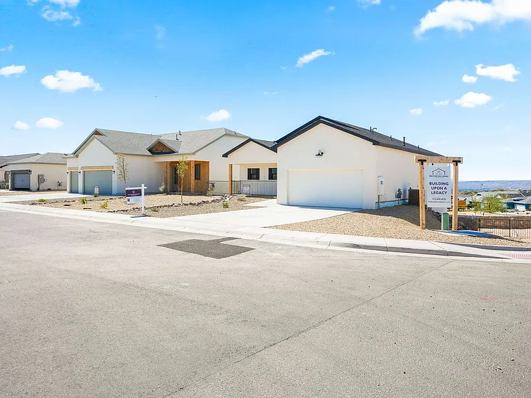4025 Boardwalk Rd — Photo 2