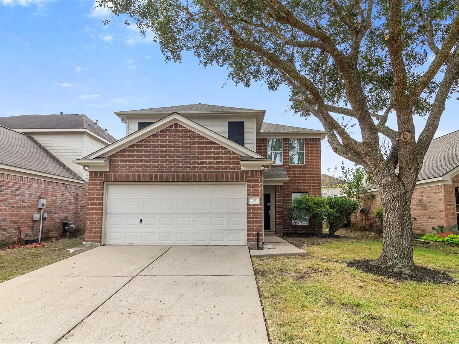4 bed, 2.5 bath, 1936 sqft, $2,400 — Photo 1