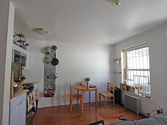 3rd image of 206 W 132nd St APT 1R