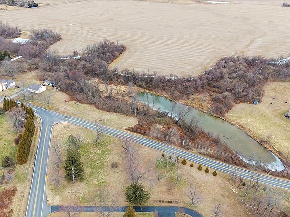 5th image of 895 Marl Pit Rd