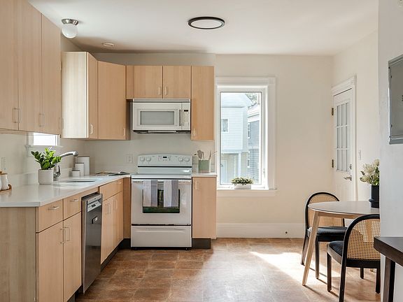 4th image of 26 Princeton St #26