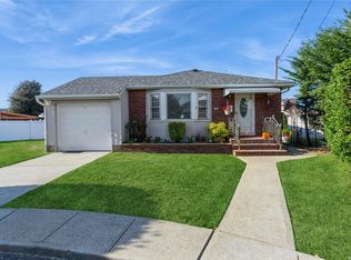 410 W Merrick Rd, Freeport, NY 11520