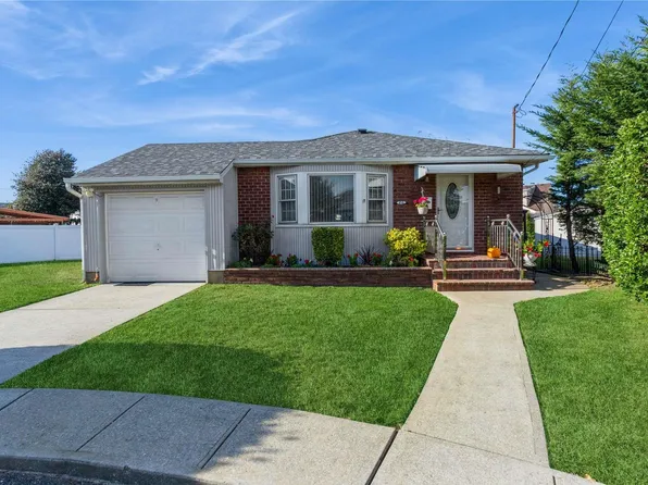 410 W Merrick Road, Freeport, NY 11520